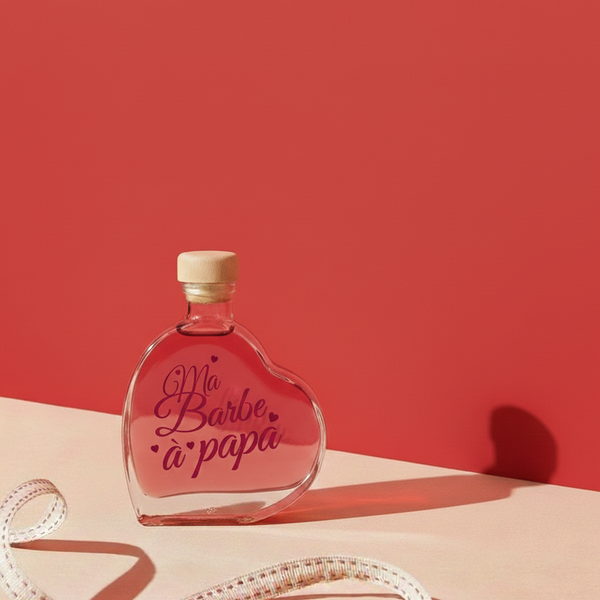 Gel de massage vu de face avec un fond rouge