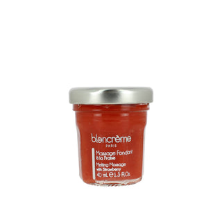 Packshot fond blanc massage fondant fraise vu de face
